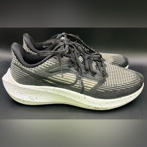 Nike- Womens Air Zoom Pegasus 39, Size:8, Black/Dark‎ Smoke Pre-Owned